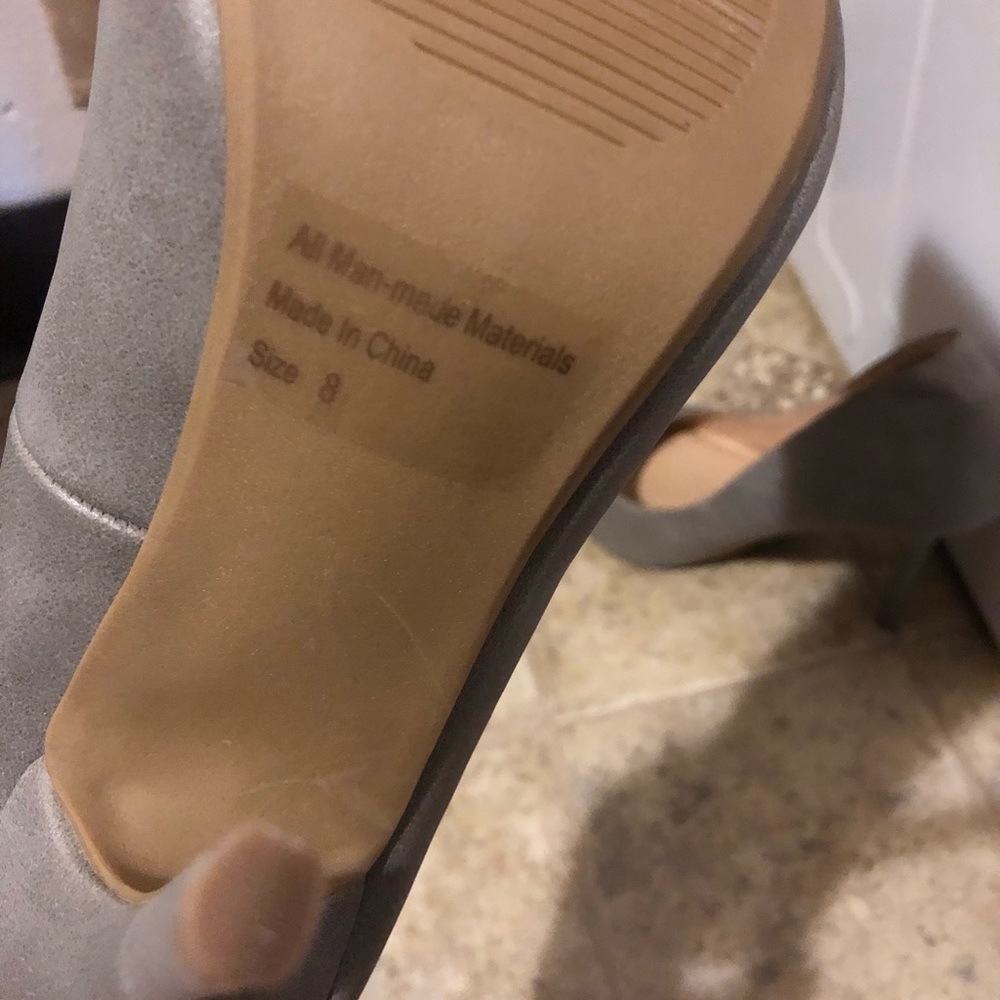 Shoes - Picture 4 of 4